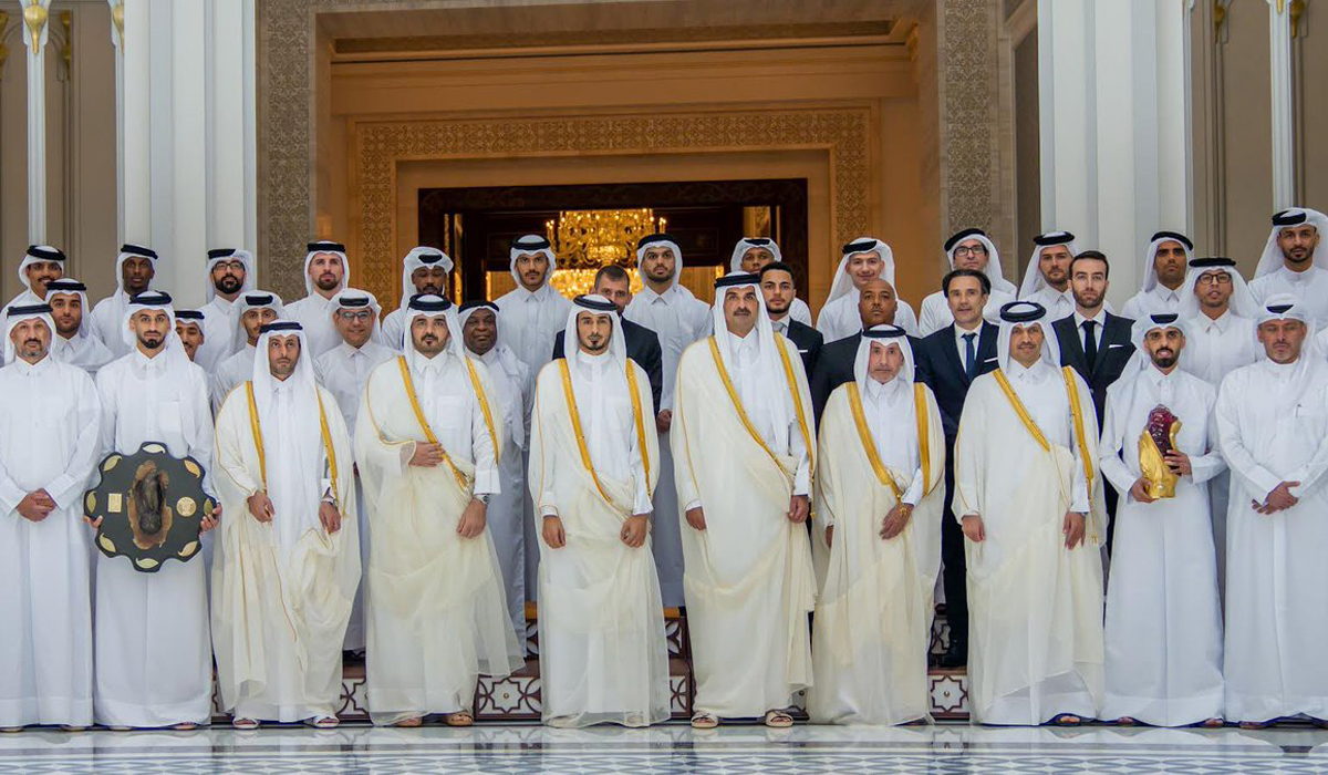 Amir Holds Luncheon Banquet